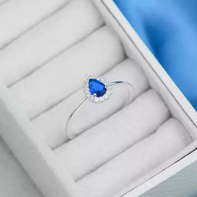 Anel de Prata Gota Azul Escuro Cravejada