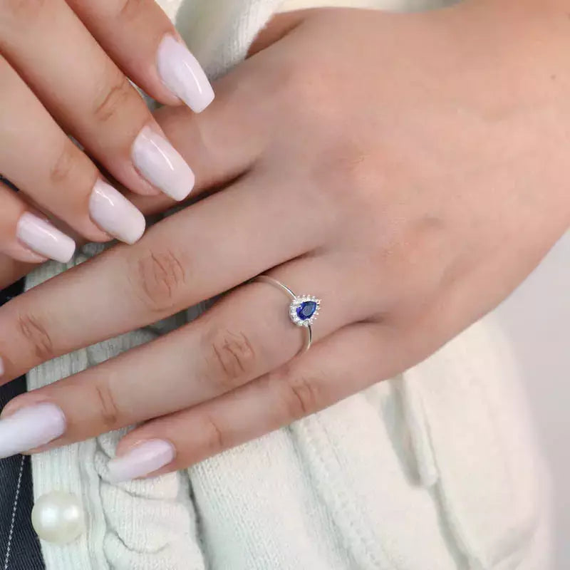 Anel de Prata Gota Azul Escuro Cravejada