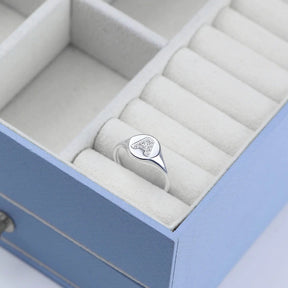 Anel de Prata Regulável Sinete com Letra Cravejada