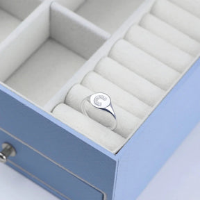 Anel de Prata Regulável Sinete com Letra Cravejada