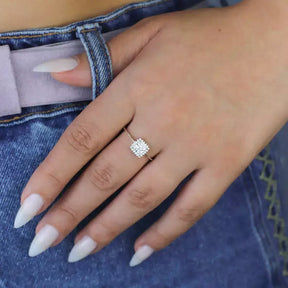 Anel de Prata Zircônia Quadrada Branca Cravejada