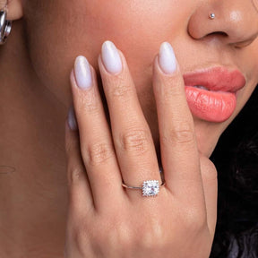 Anel de Prata Zircônia Quadrada Branca Cravejada