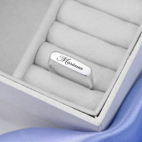 Anel de Prata Chapinha Reta Sinete com Design Moderno