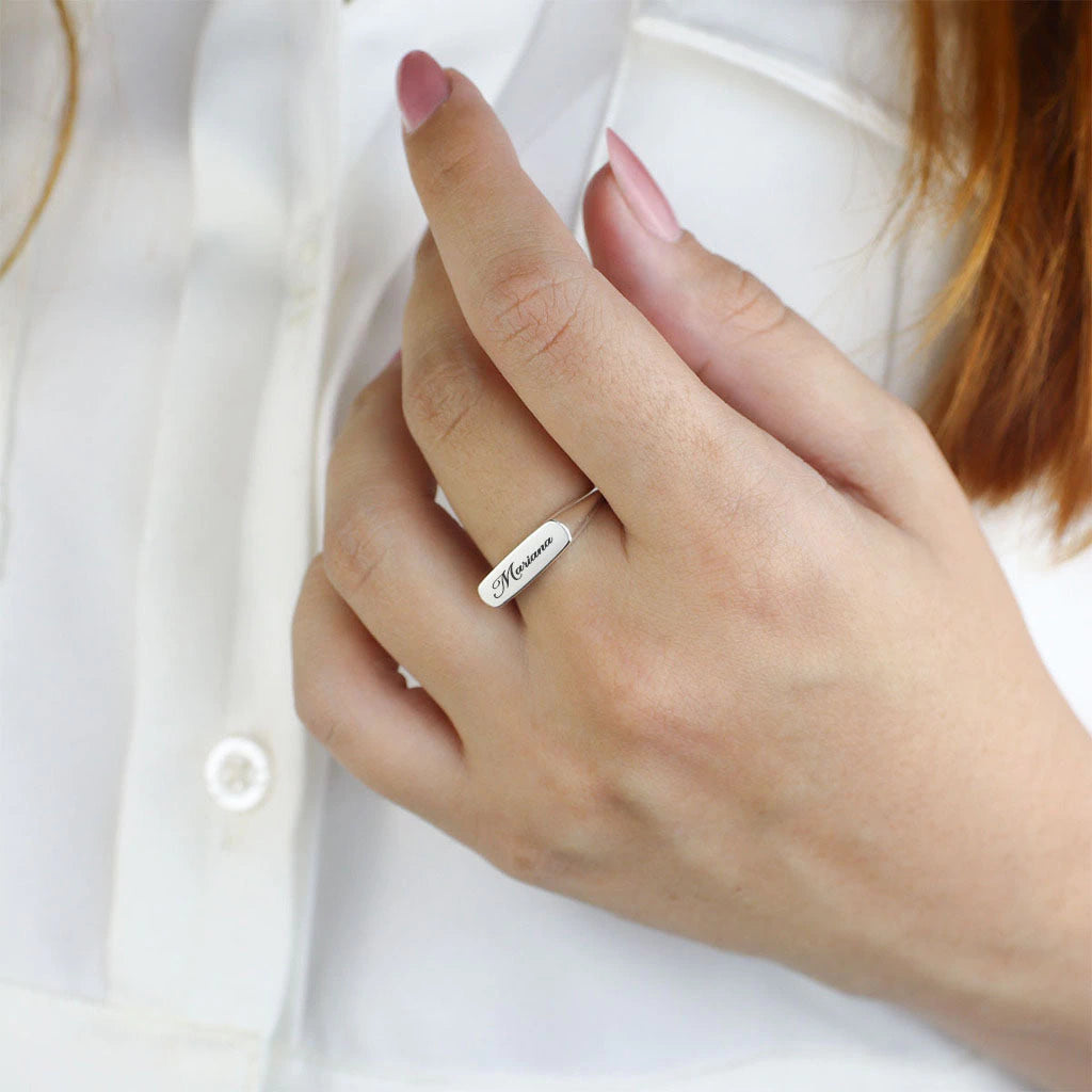 Anel de Prata Chapinha Reta Sinete com Design Moderno